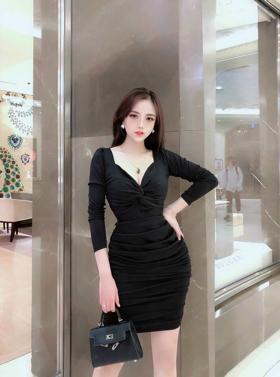 Đầm body cổ tim tay dài xinh xắn
