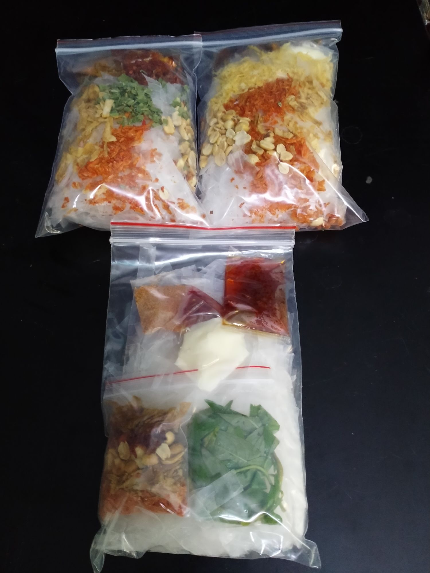 1 bịch bánh tráng trộn chà bông