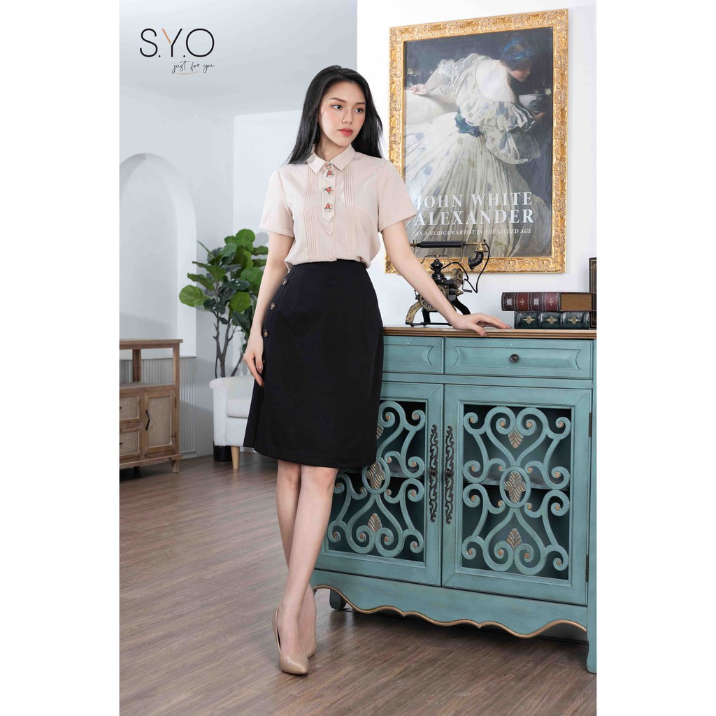 Sơ Mi Cổ Đức Tay Ngắn Cúc Thêu Hoa A1006