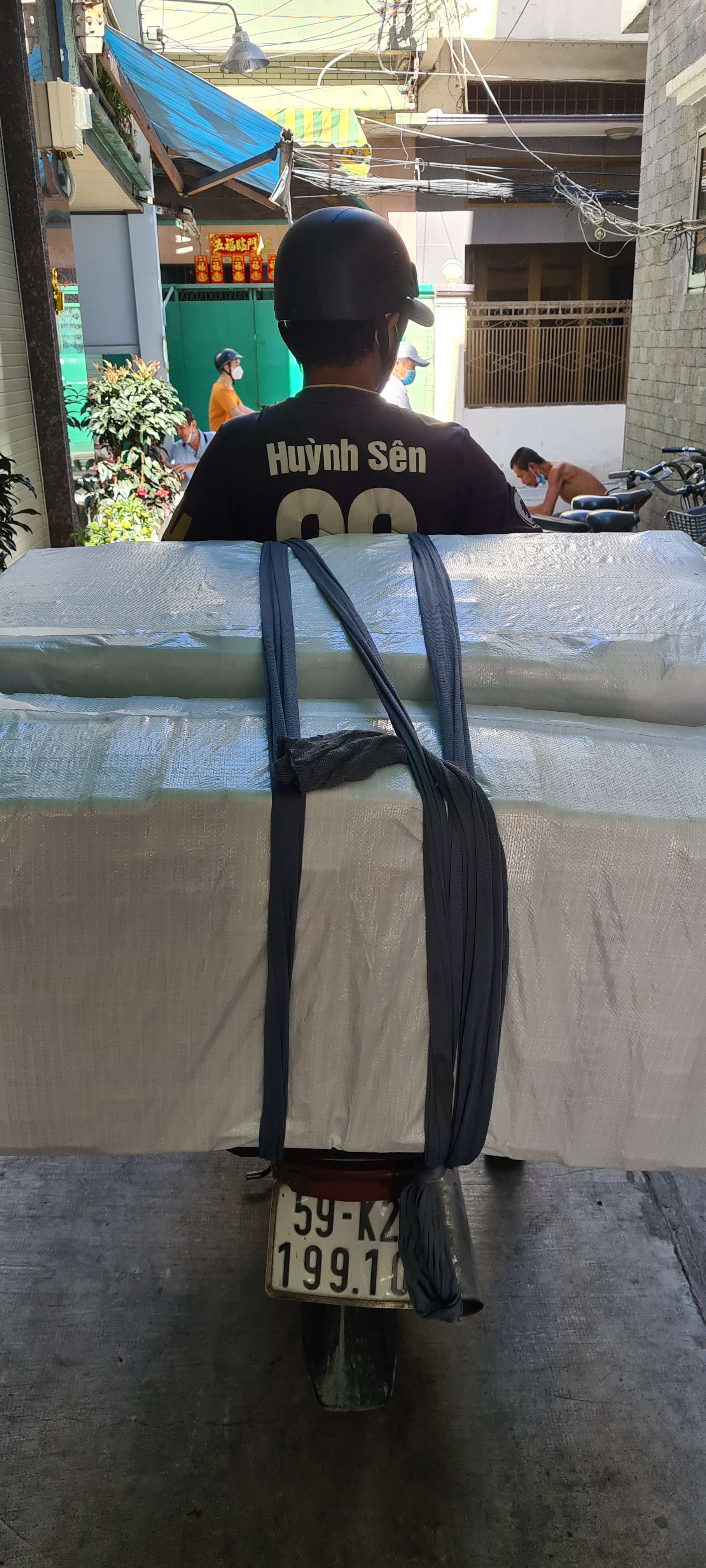 Chỉ May One Nhí Vỉ 10 Cuộn Nhiều Màu (giao hàng màu ngẫu nhiên)