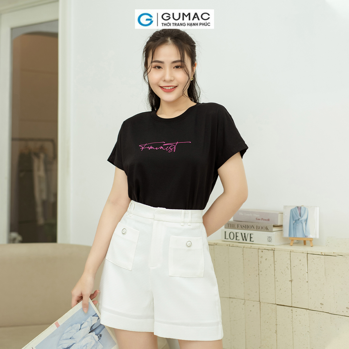 Áo thun nữ phom rộng GUMAC ATD08053 kiểu tay cánh dơi có in chữ