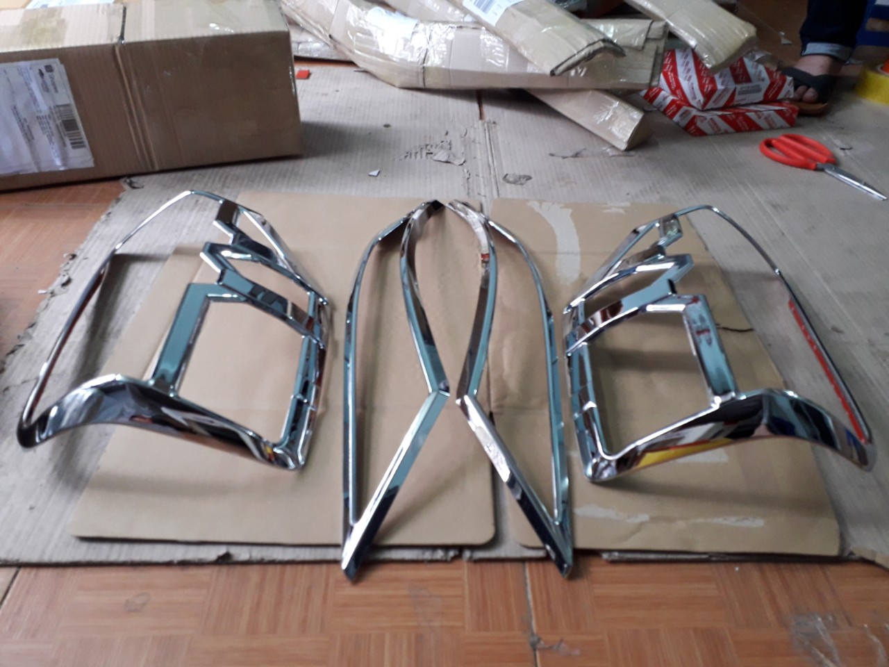 Bộ ốp viền đèn pha + hậu mạ crom xe mitsubishi triton form 2019-2020
