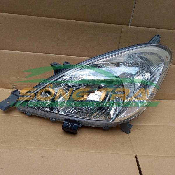 Đèn pha toyota innova 2009-2011 bên phụ