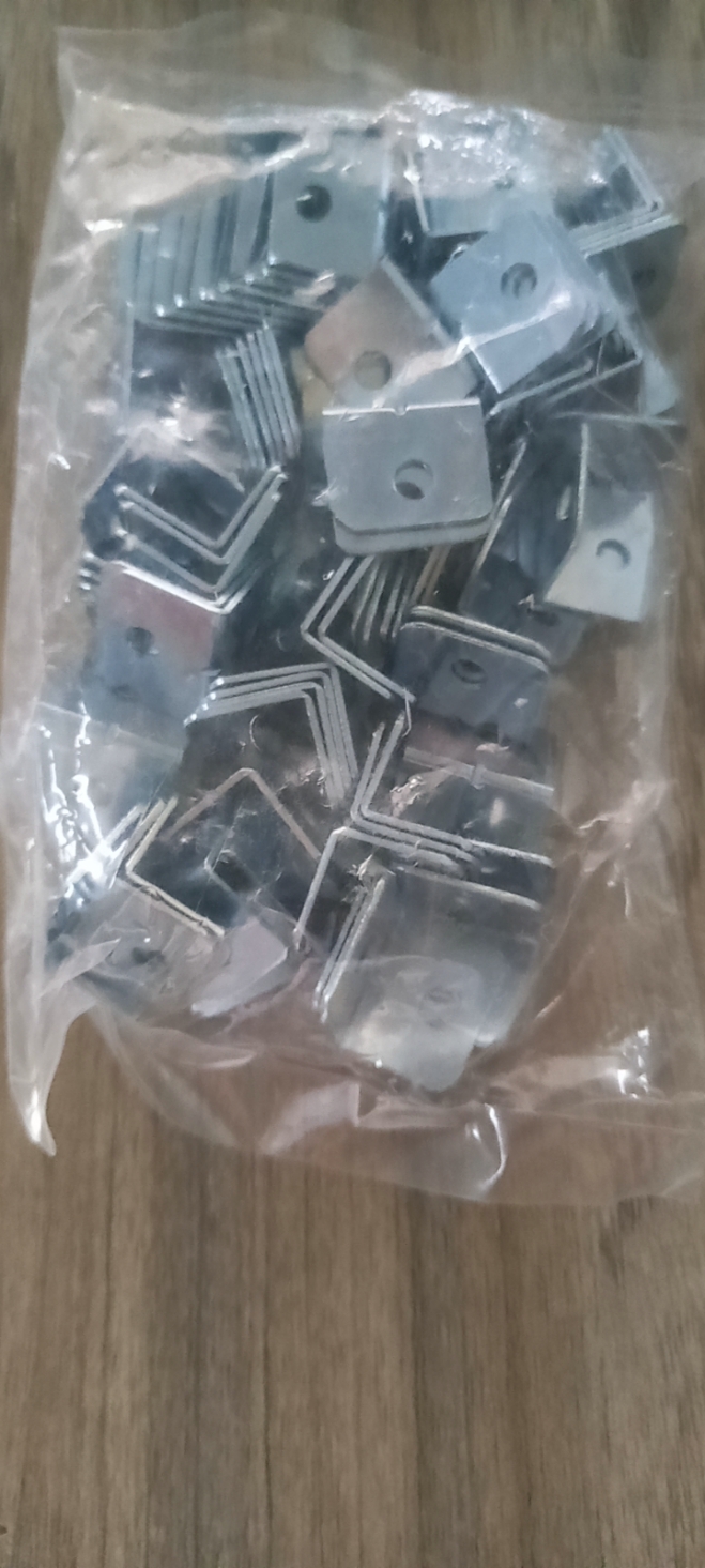 1 bịch ke sắt góc vuông 2cm (1b=100c)