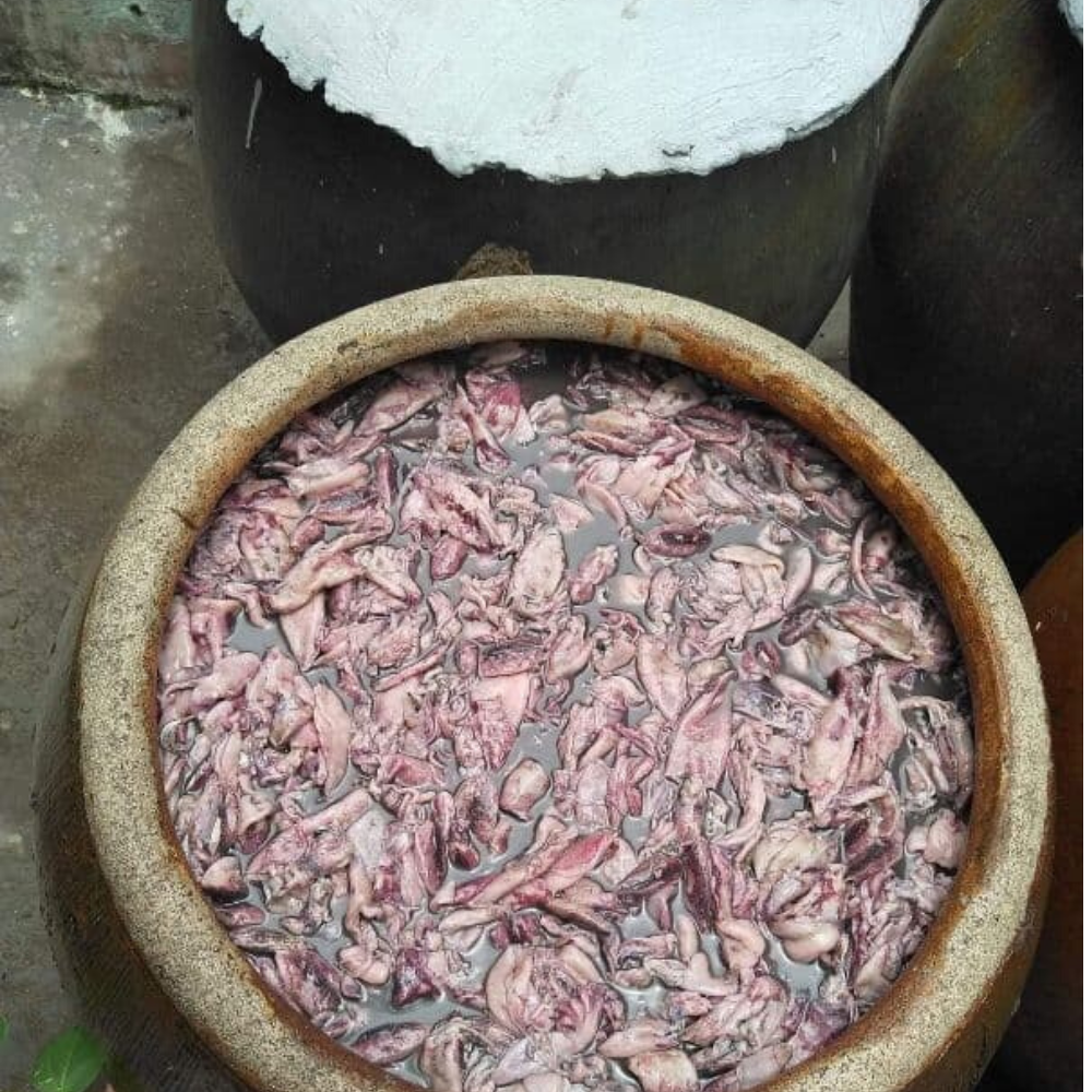 Nước mắm Chắt Mực Cát Hải (1 lít)