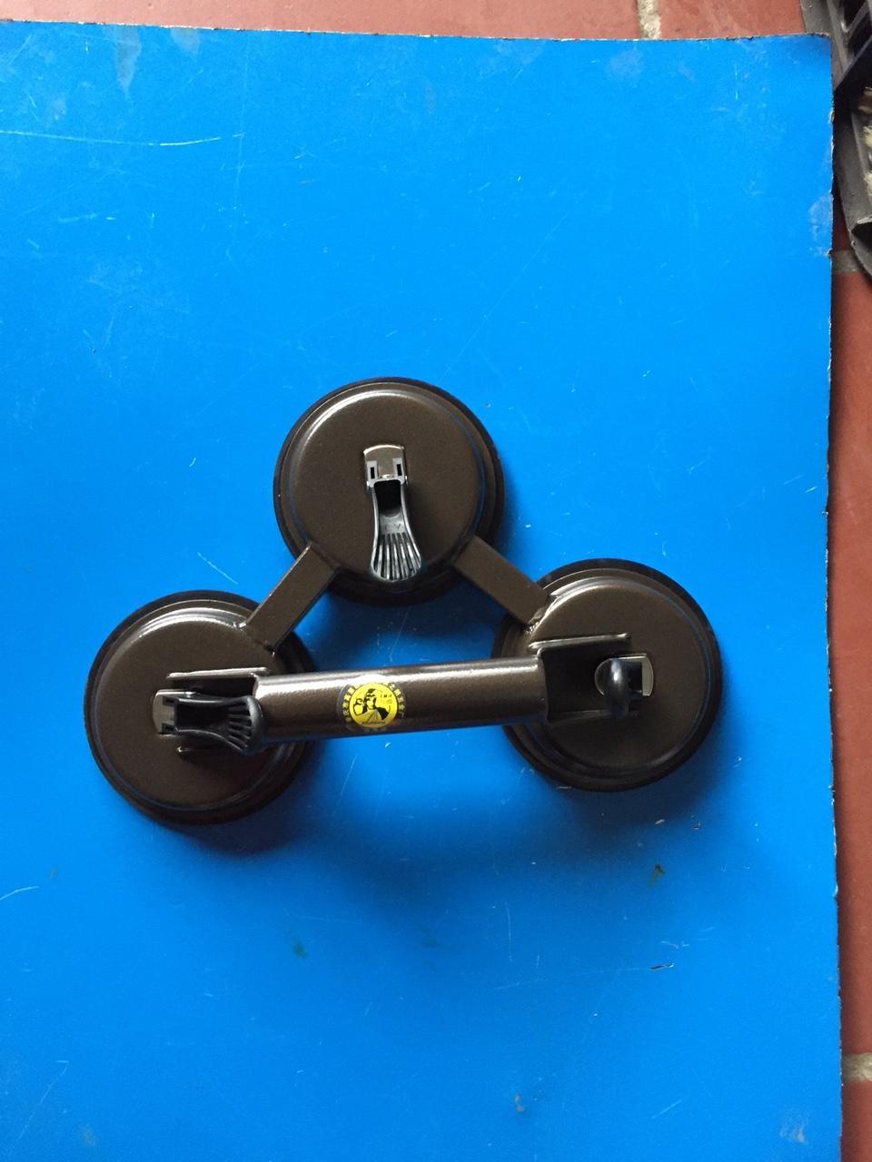 Hít kính,Bộ 2 hít kính chân không. hút kính,  hít kính ba chạc siêu bền, hít kính  3 chấu cao cấp L1