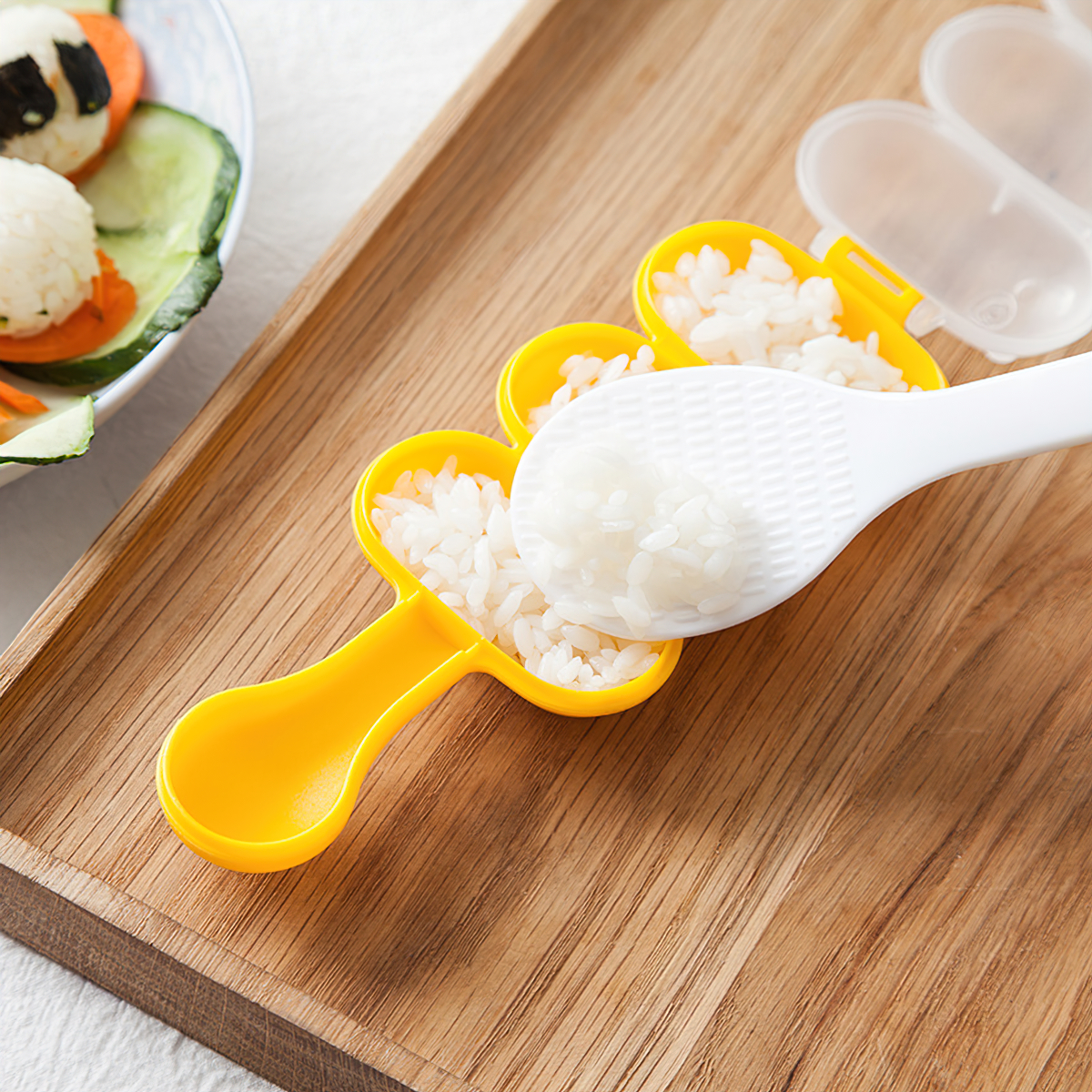 Rice shake set with rice balls filled with spoons