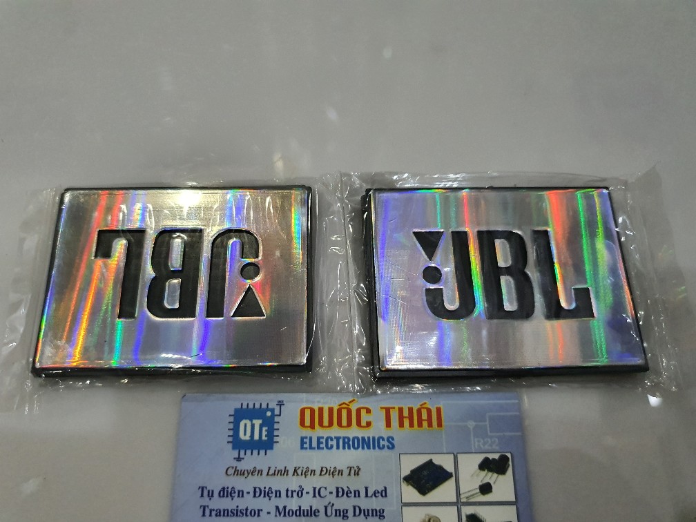 Tem loa jbl màu bạc