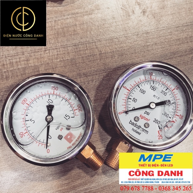 Đồng hồ đo áp suất có dầu