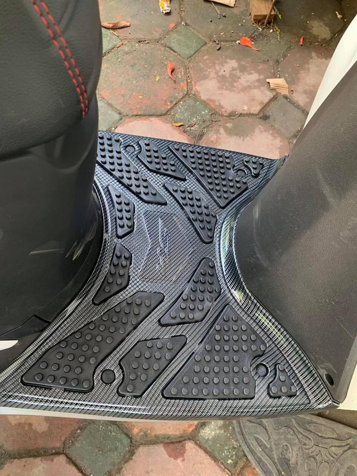 THẢM ĐỂ CHÂN CARBON XE SH 2017-2019  VIỆT NAM ( HÀNG ARTISTAR)