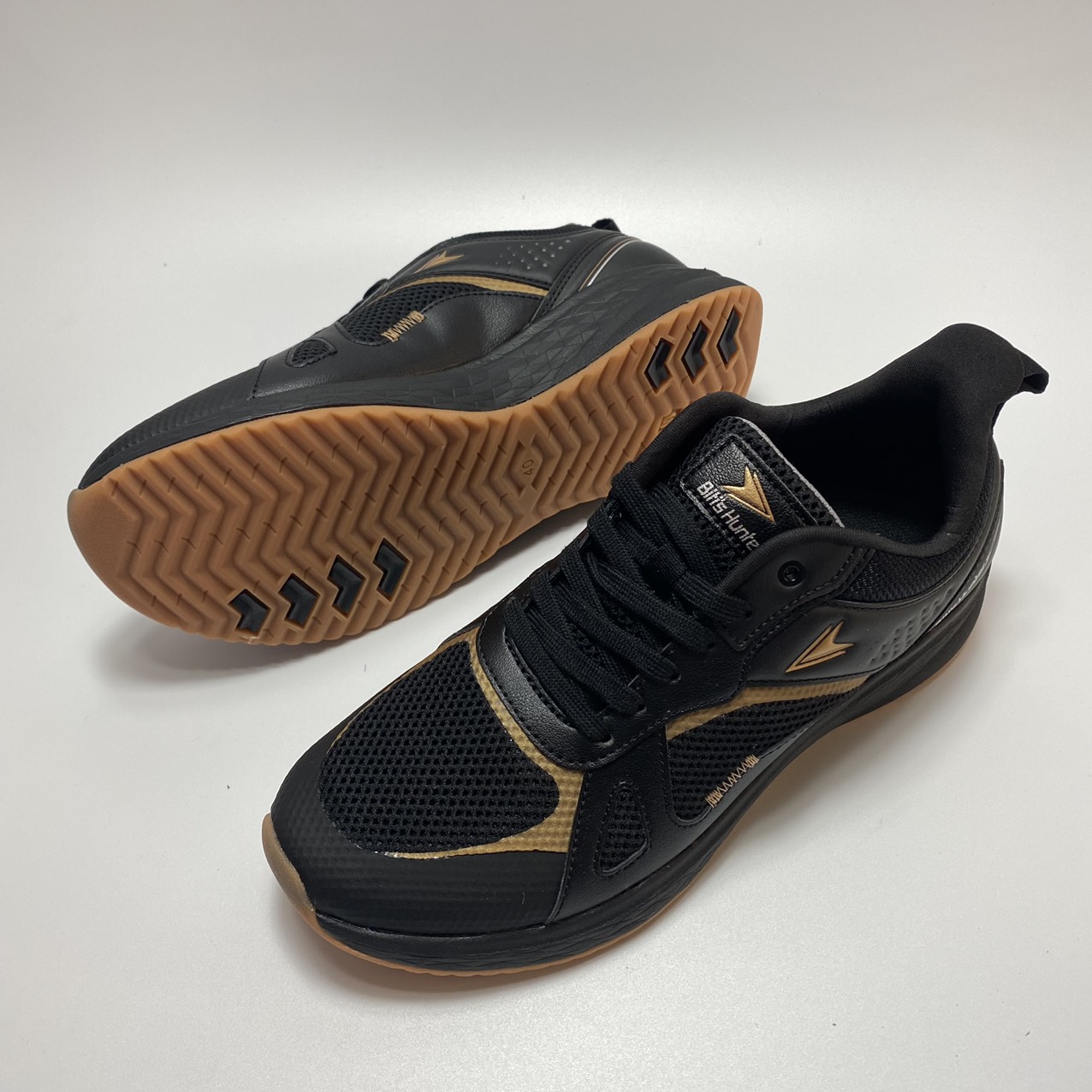 Giày thể thao nam bitis hunter DSMH067DEN
