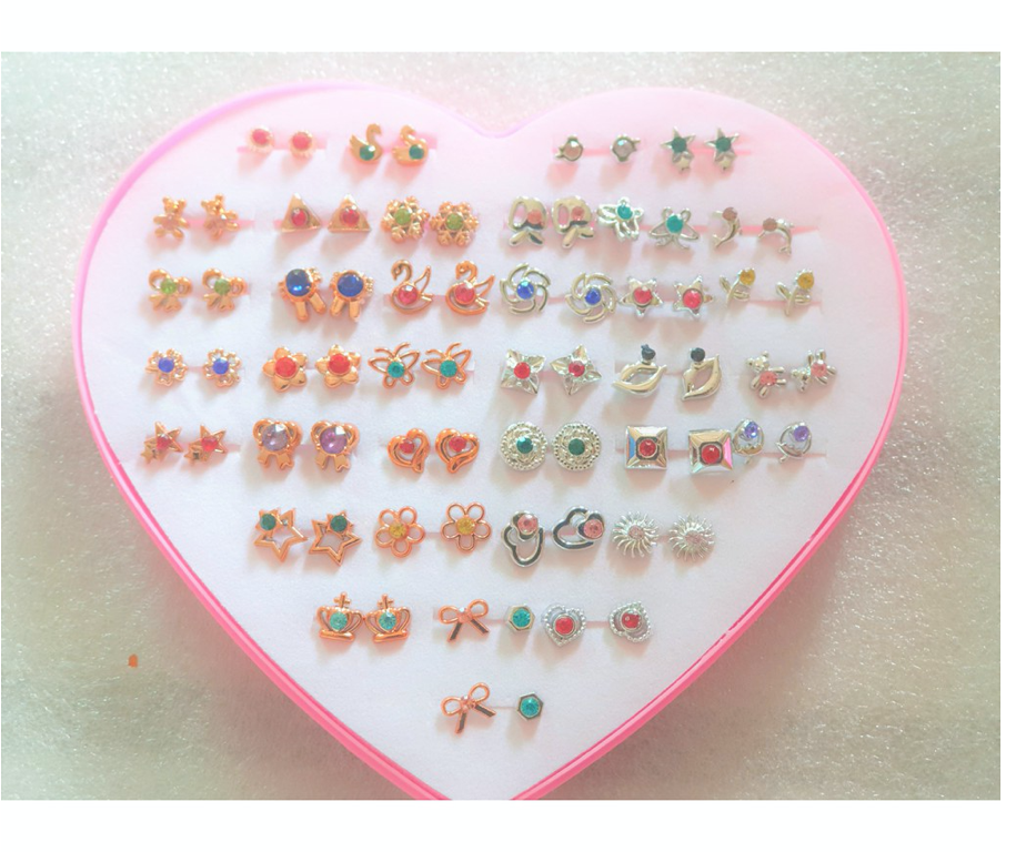Bông tai nụ chuôi plastic nhiều kiểu dáng