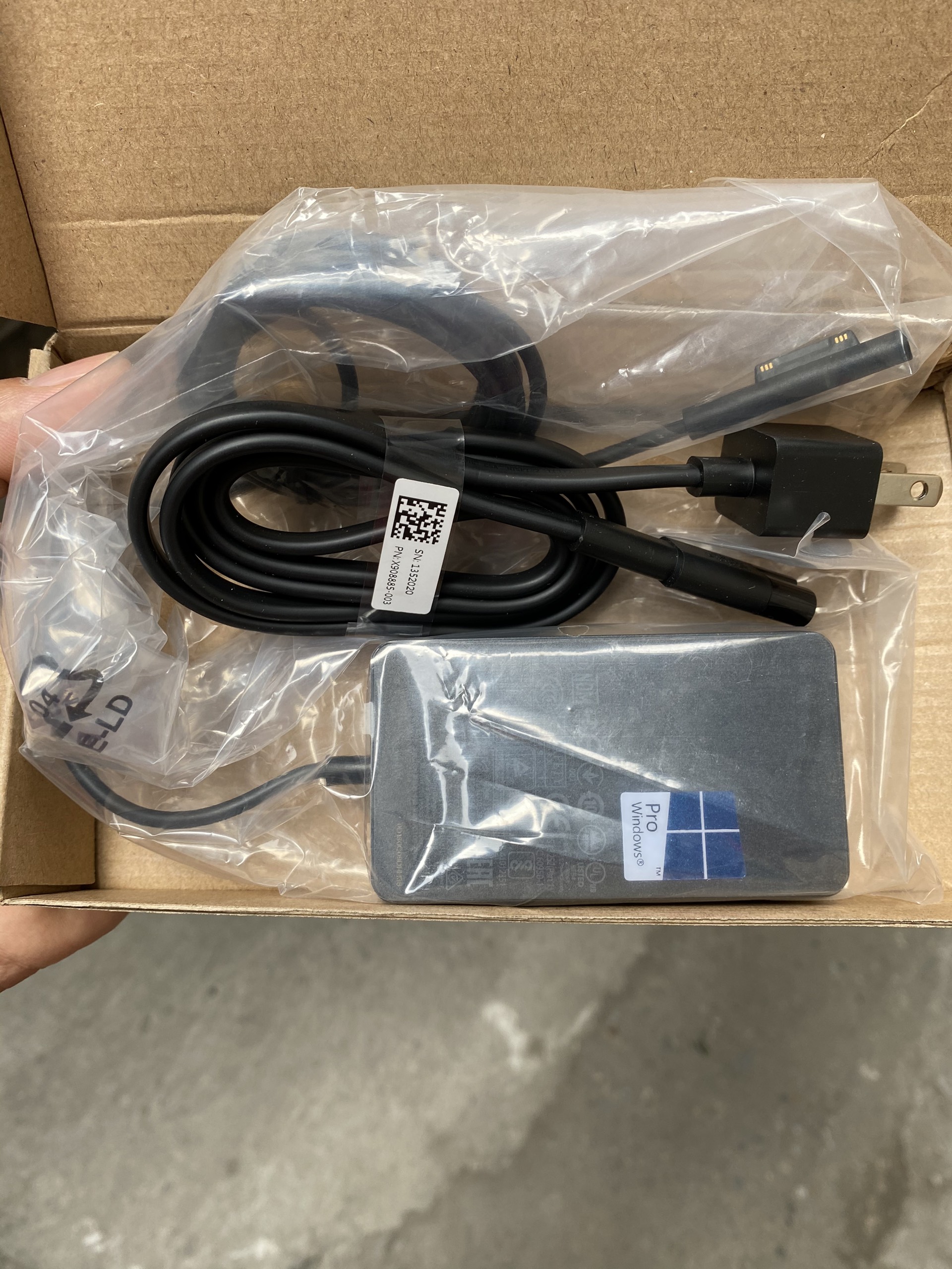 Sạc Surface Pro 3 44W zin theo máy