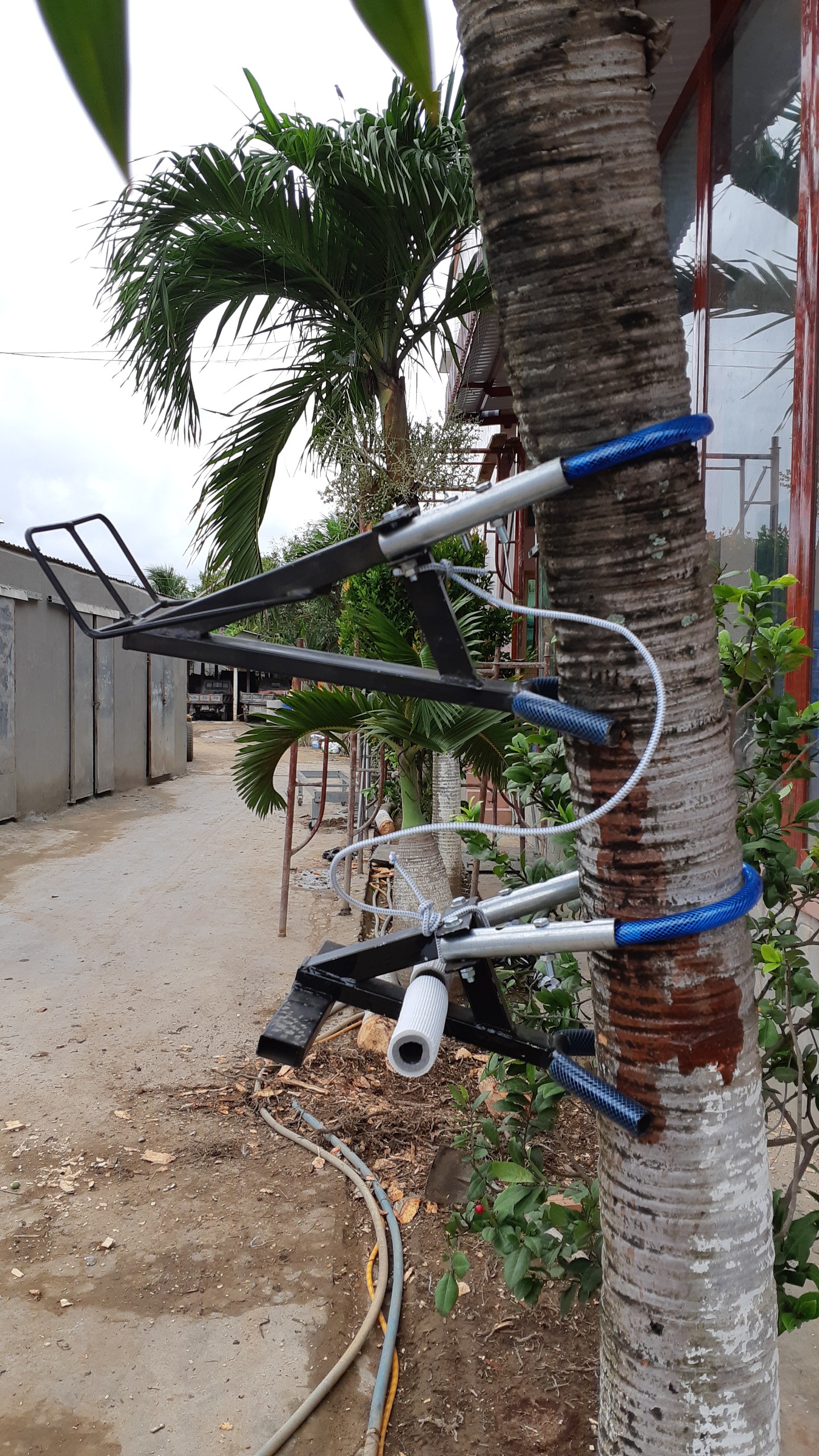 DỤNG CỤ TRÈO CAU, TRÈO CỘT SẮT TRÒN