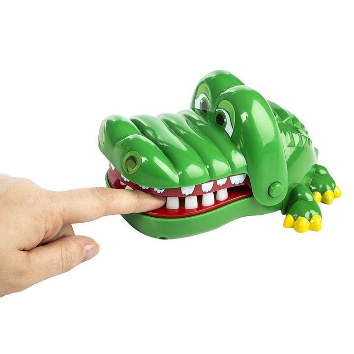 Game set crocodile