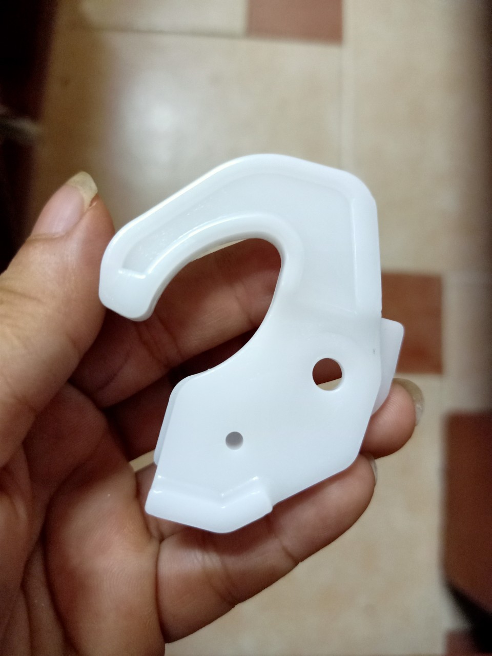 Ngàm cửa, lẫy cánh cửa tủ lạnh Hitachi 4 cánh mới chính hãng