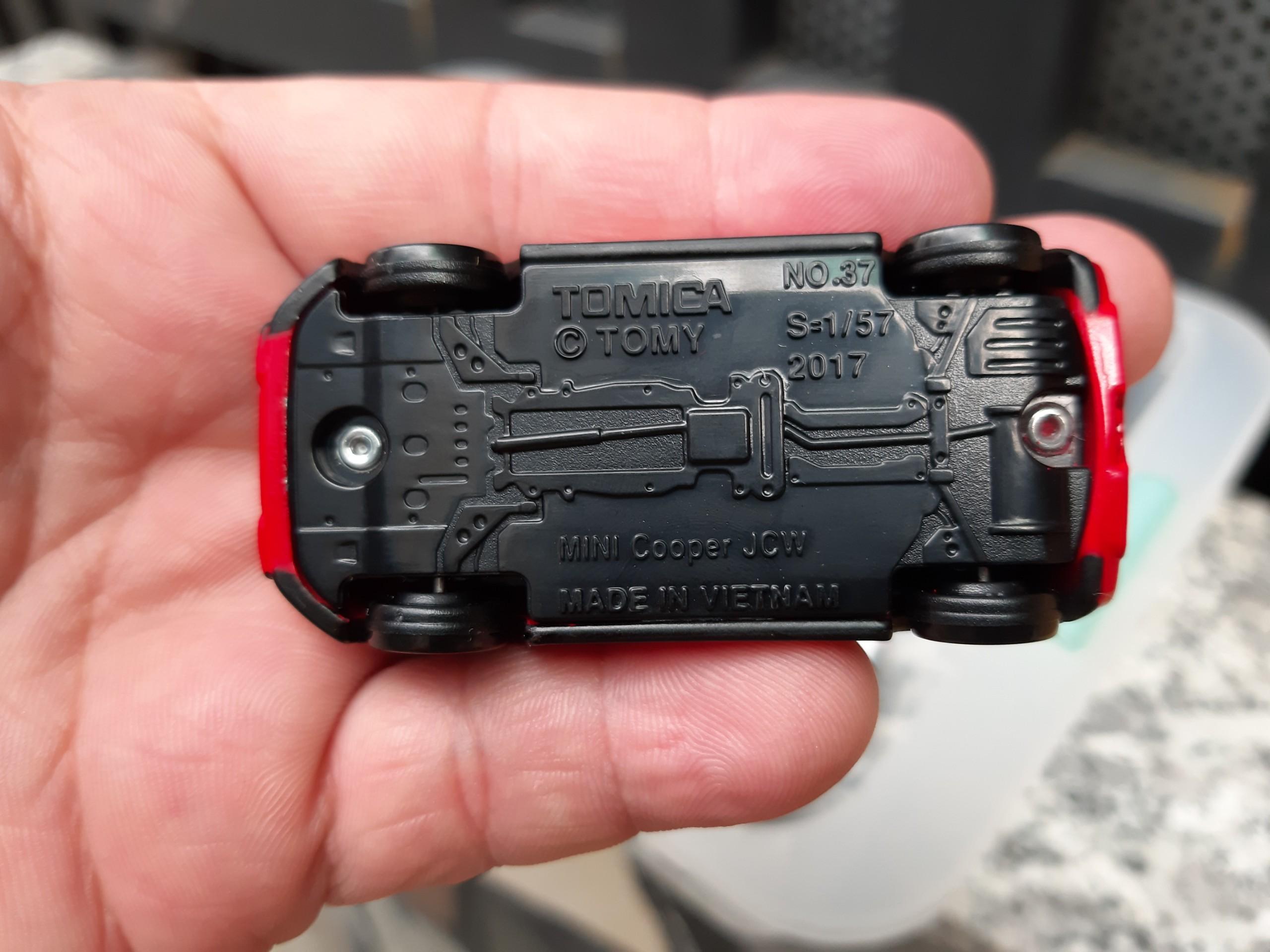 Xe mô hình Tomica - Xe Mini Cooper mui trần màu đỏ