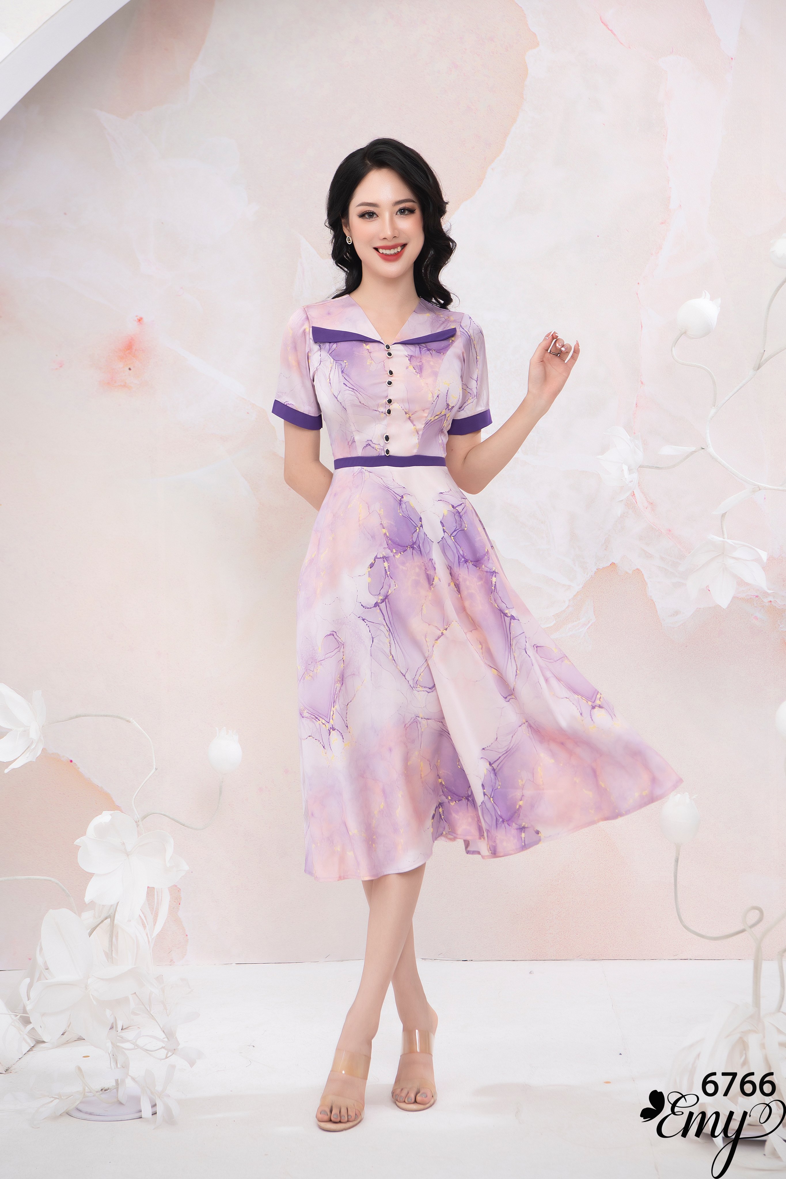 Đầm EMY EM6766 Xoè Cổ V Nền Tím Nhạt