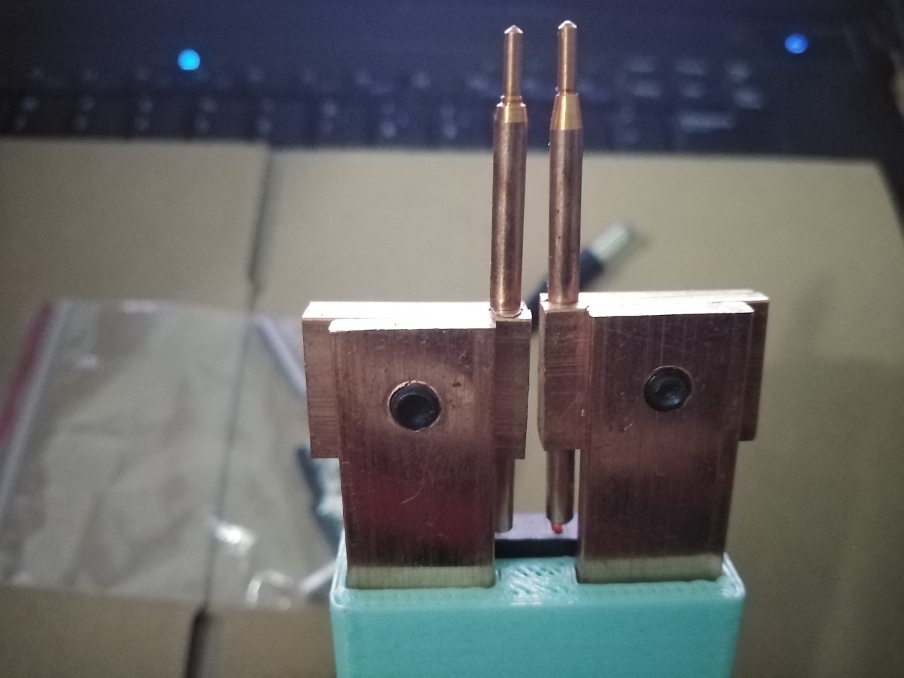 Tay Hàn Điểm Cell Pin Cân Lực