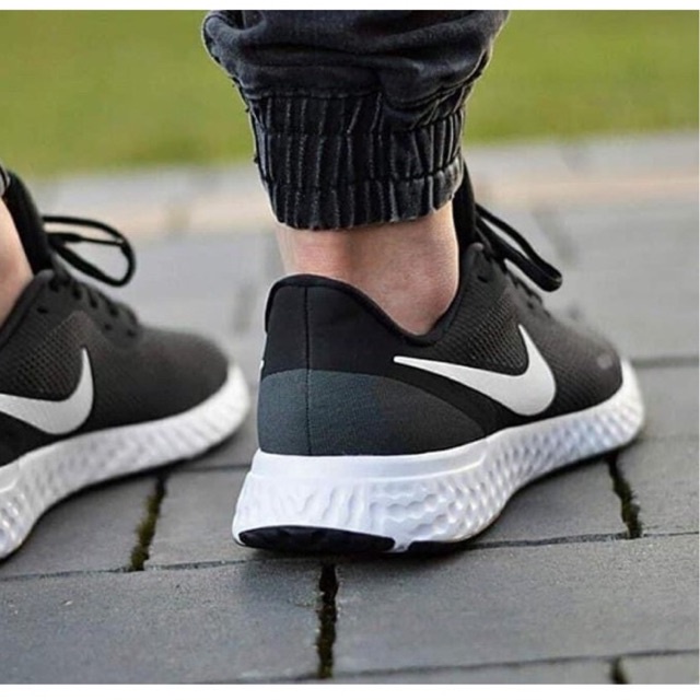 [CHÍNH HÃNG] Giày Nike Revolution 5 - BQ3207 002