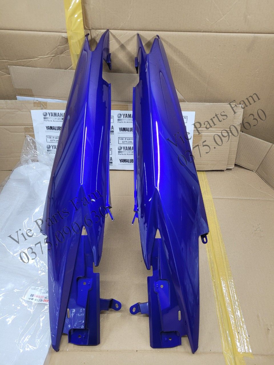 Cặp ốp sườn Exciter 135 2011-2014, hàng din Yamaha mới 100%