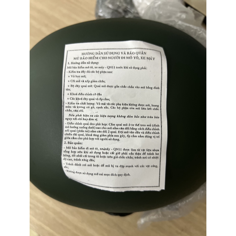 Mũ bảo hiểm xanh có kính