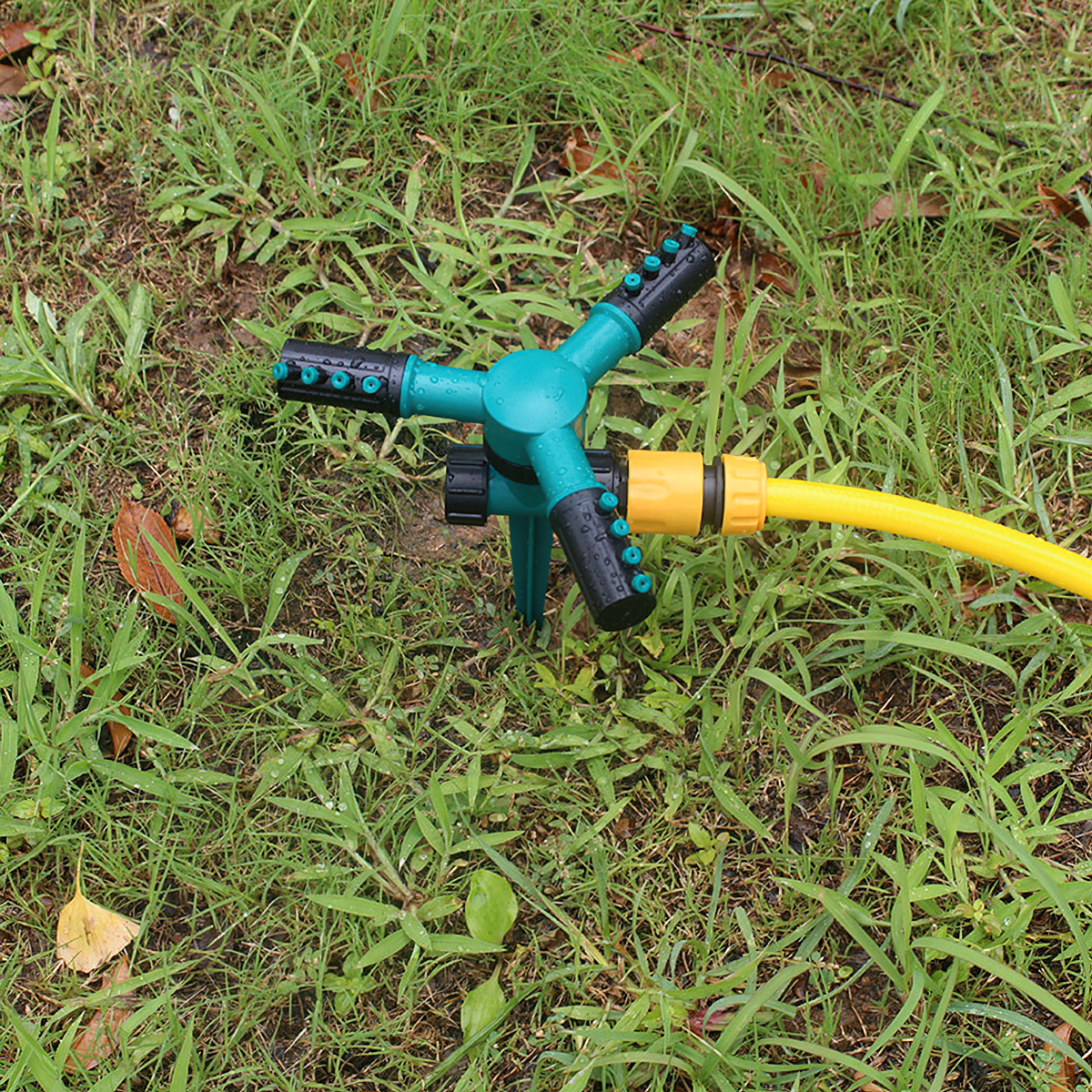 Automatic watering sprinkler rotates 360 degrees