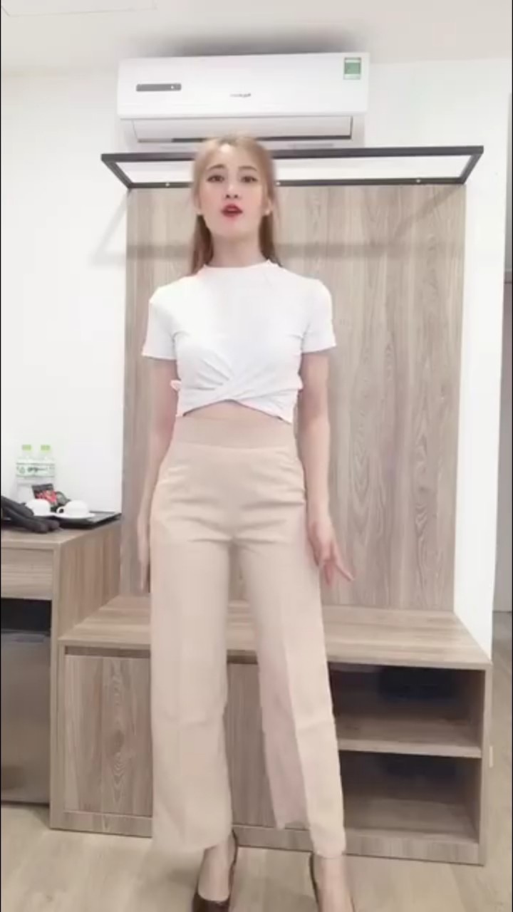 Quần ống suông khoá sườn
