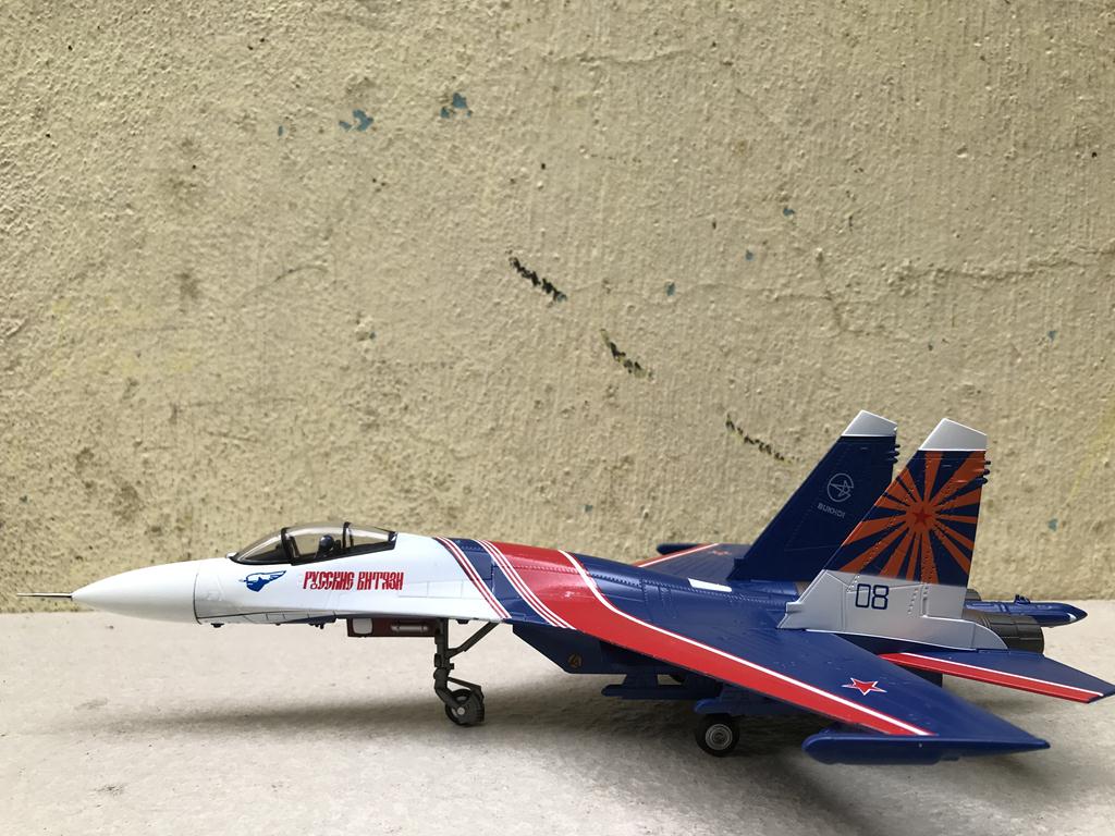 [HCM]Mô hình máy bay SU-27 1:72