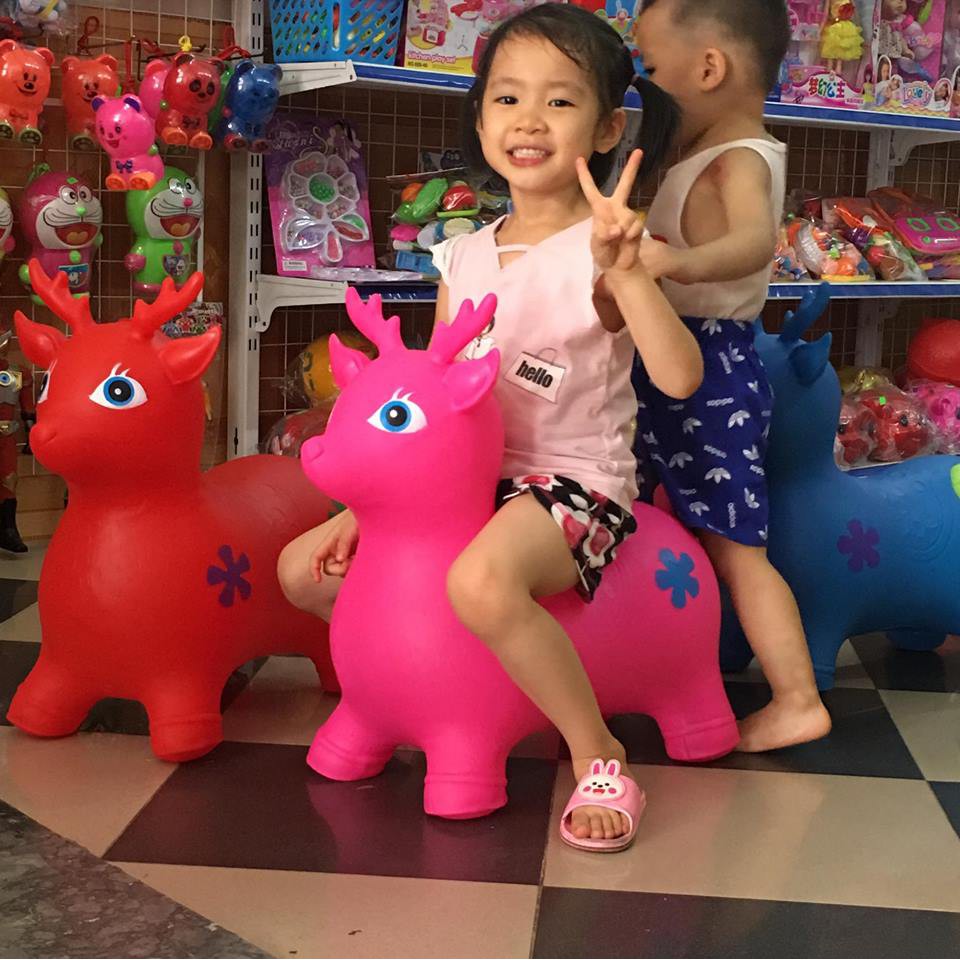 Thú nhún bơm hơi cho bé yêu