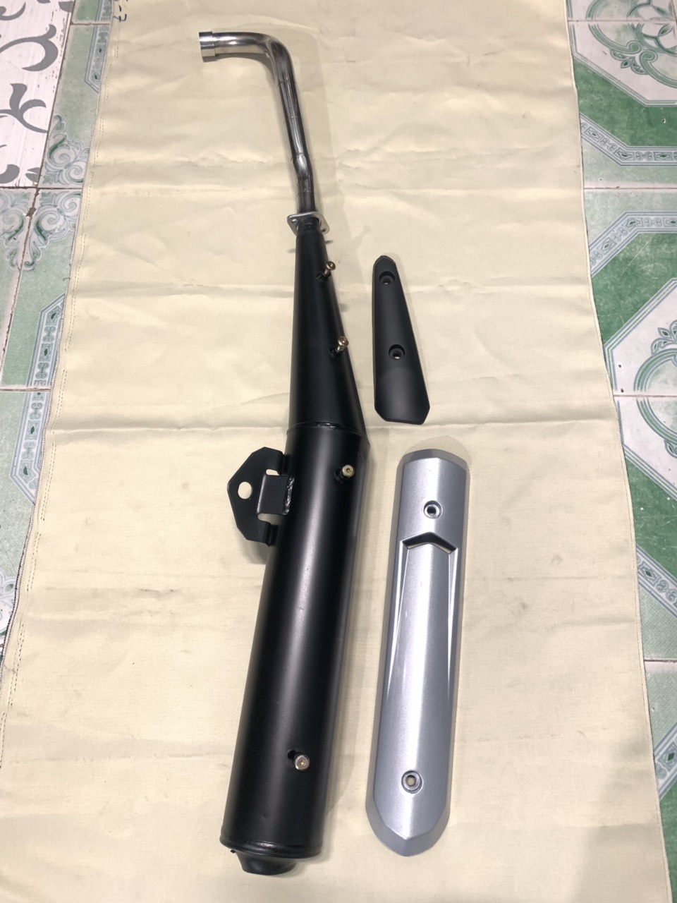 Pô spark gắn xe sirus móc nổ