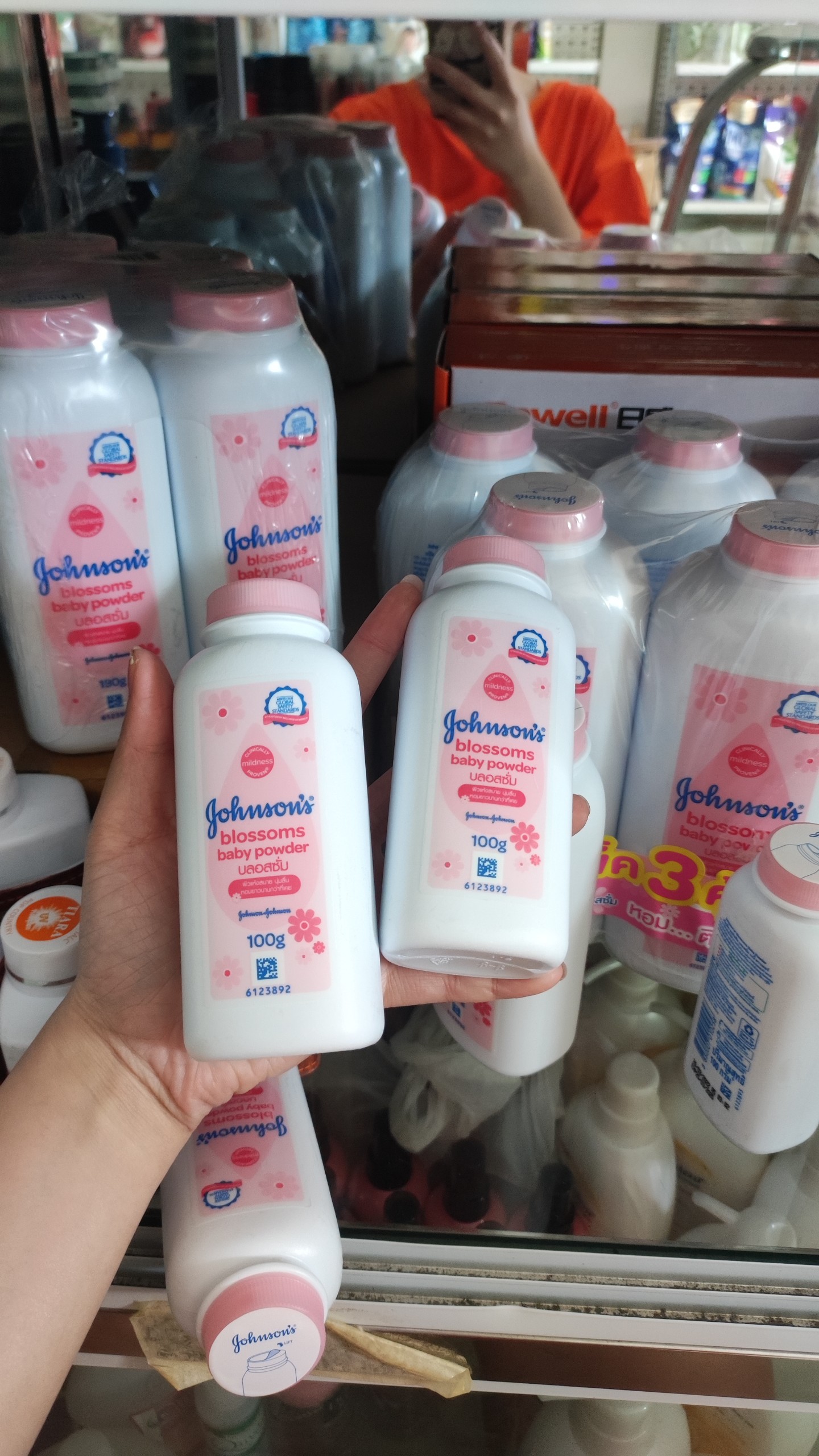 Phấn thơm Johnson's Baby Hương Hoa 100g