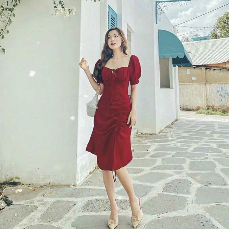 Đầm đỏ cổ vuông tùng rút