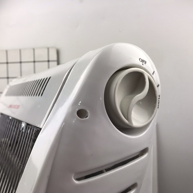 Nova Fg-10A 2-Bulb Heating Lamp Has Multiple Heating Levels with a Rotating Mode, Suitable for Heating & Bathing Babies, Young Children, and the Elderly in Cold Weather.