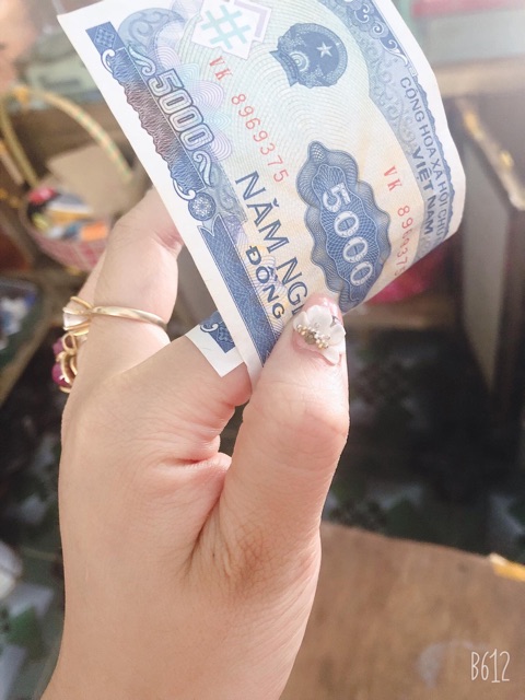 Nhẫn nữ tên Vàng tây.