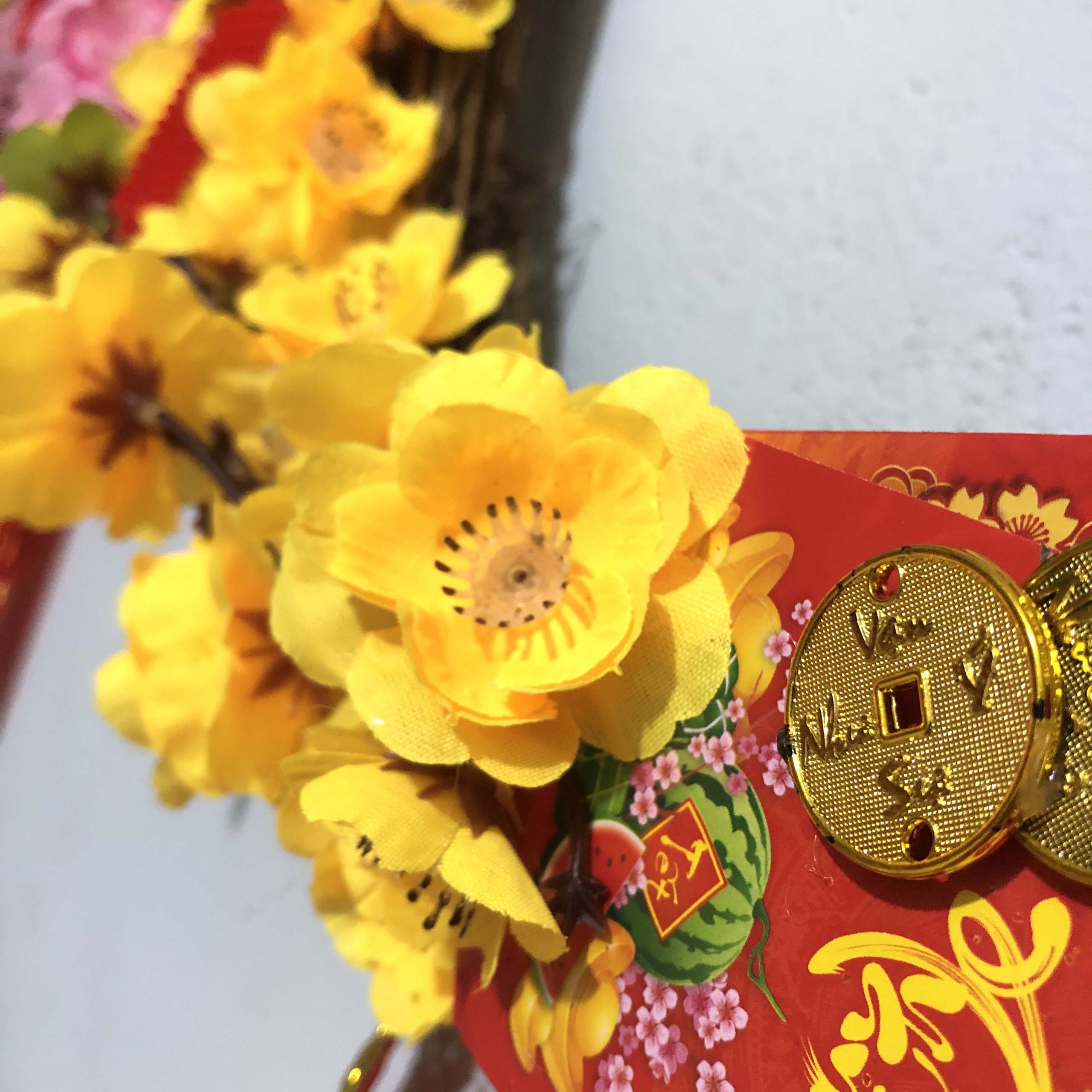 Vòng hoa mai  trang trí tết H05