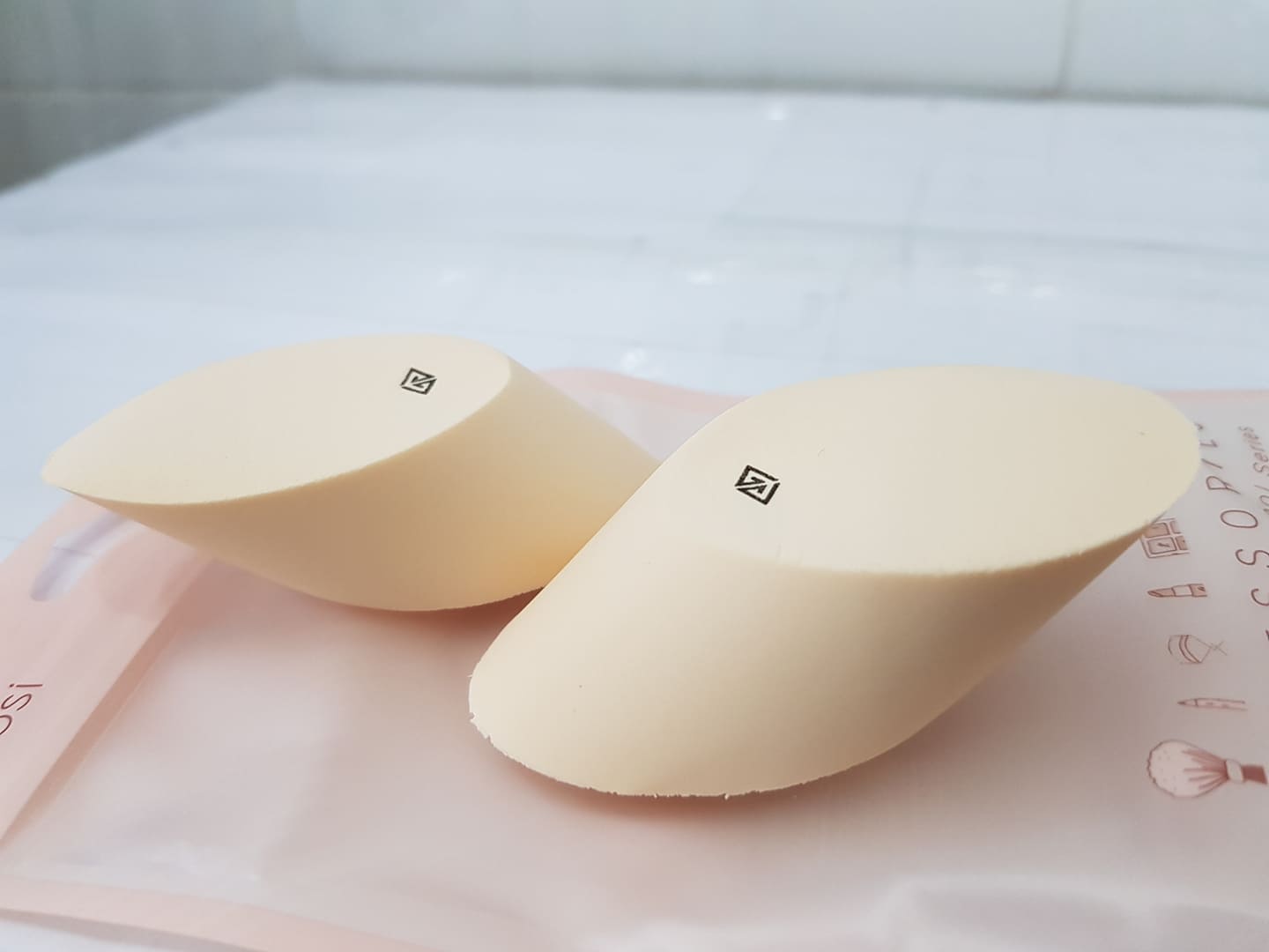 Bịch 2 Miếng Bông Phấn Xúc Xích VACOSI BP10 Hàn Quốc