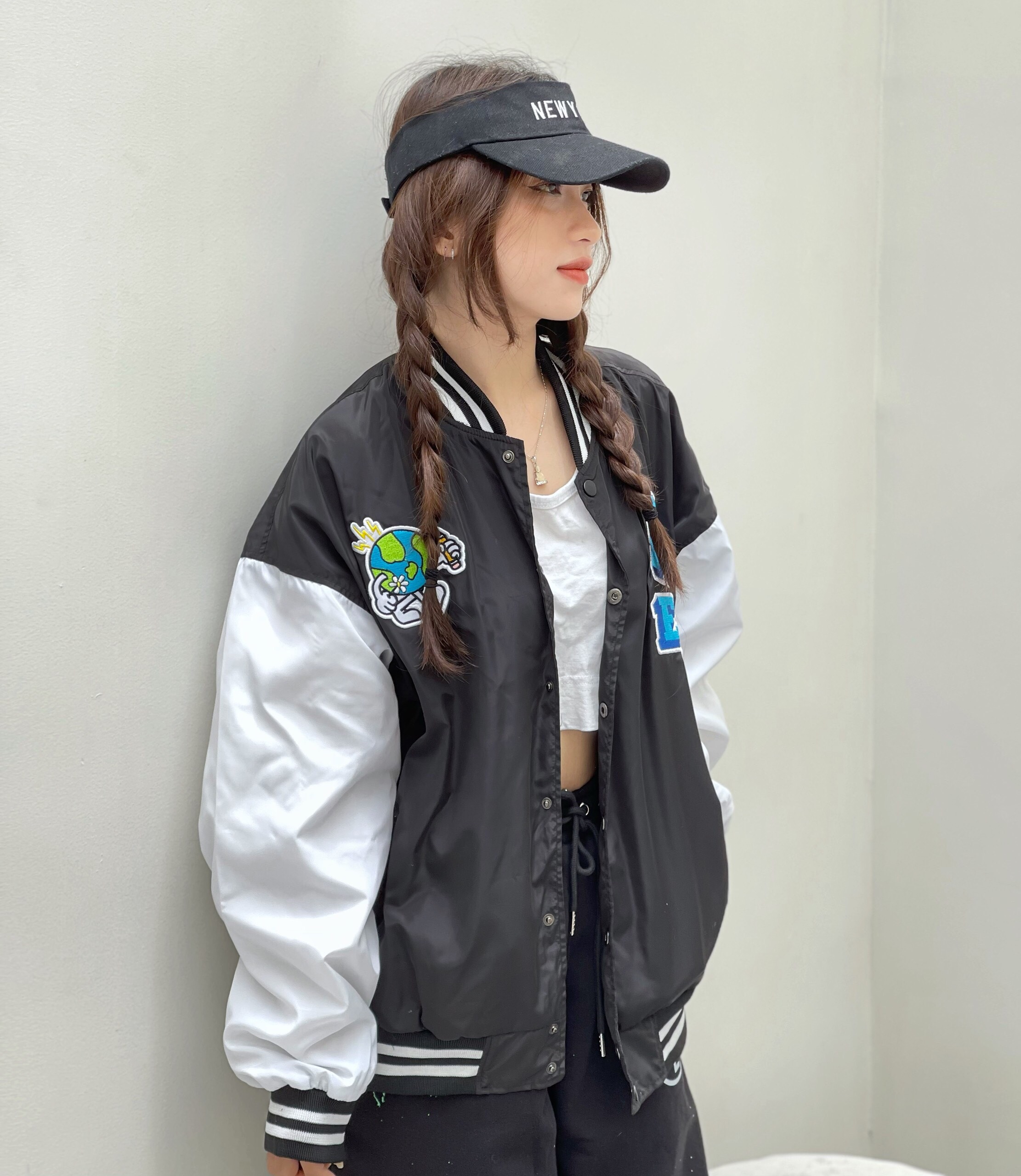 ÁO KHOÁC VARSITY THÊU MÀU ĐEN
