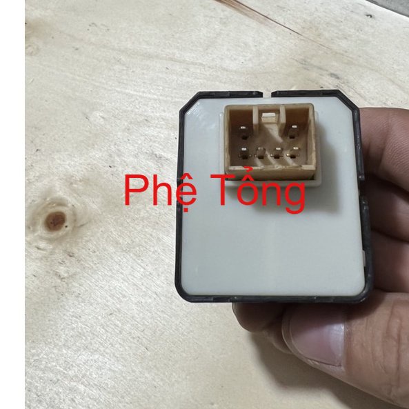 Công tắc lên xuống kính Kenbo 990