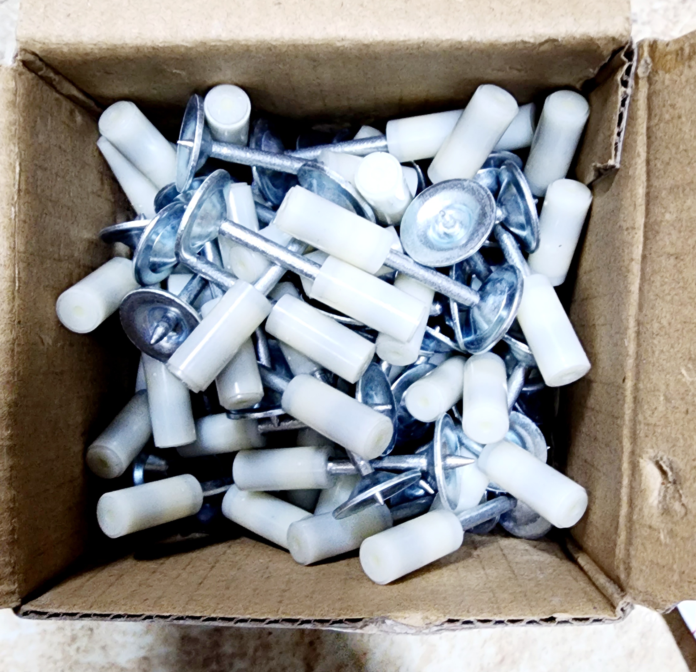 Súng bắn đinh, súng bắn hạt nổ