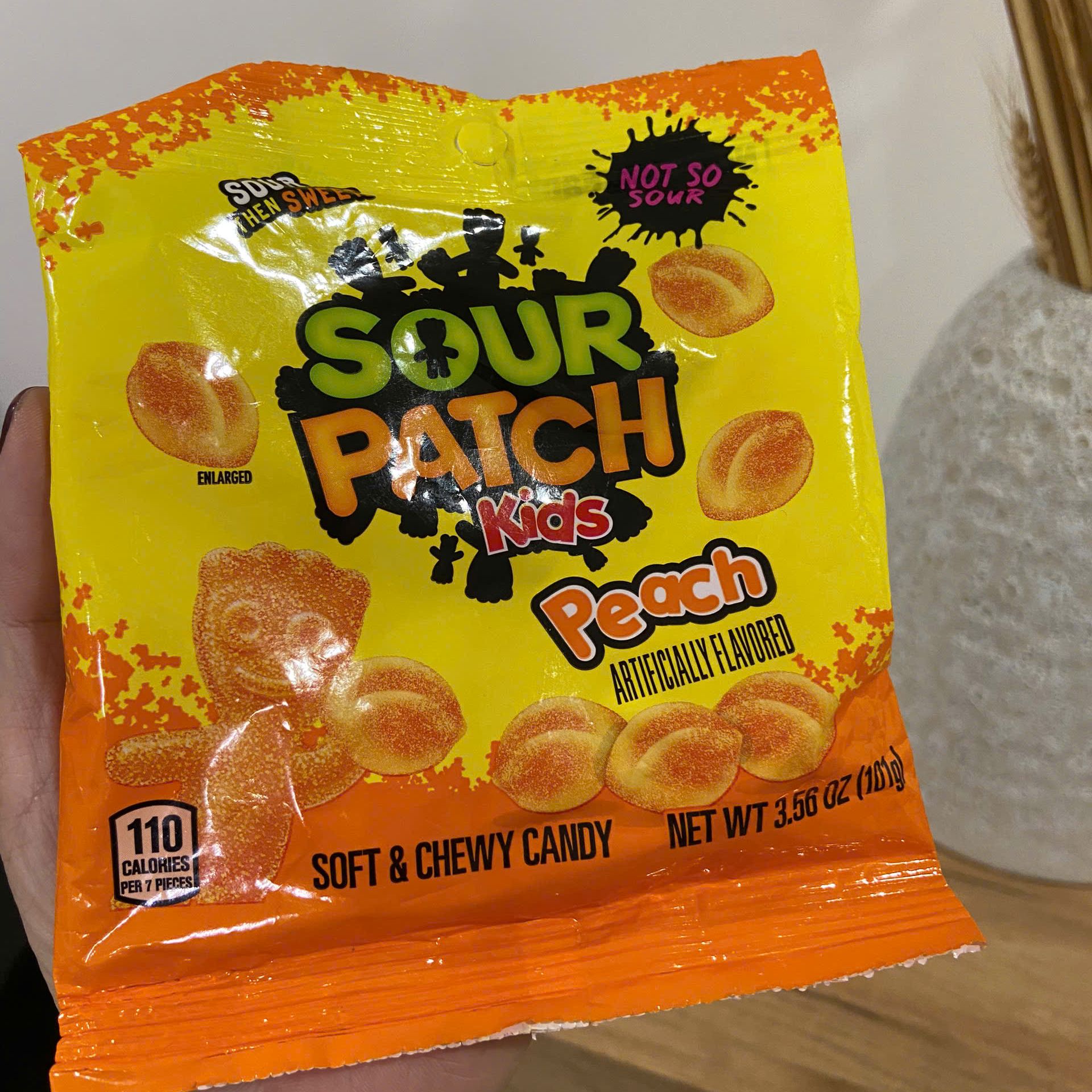 Kẹo dẻo trái cây chua ngọt Sour Patch Kids hộp 99g