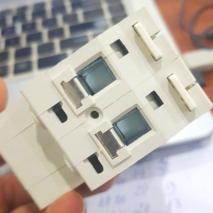 Aptomat chống giật DZ-4763 2 pha BẢO HÀNH 12 THÁNG