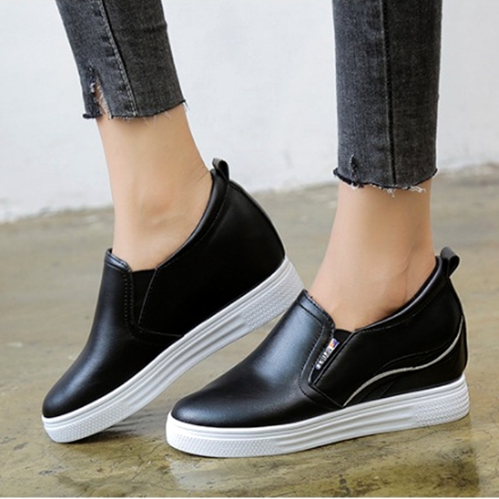 Giày sneaker nữ da PU thêu viền form nhỏ C08