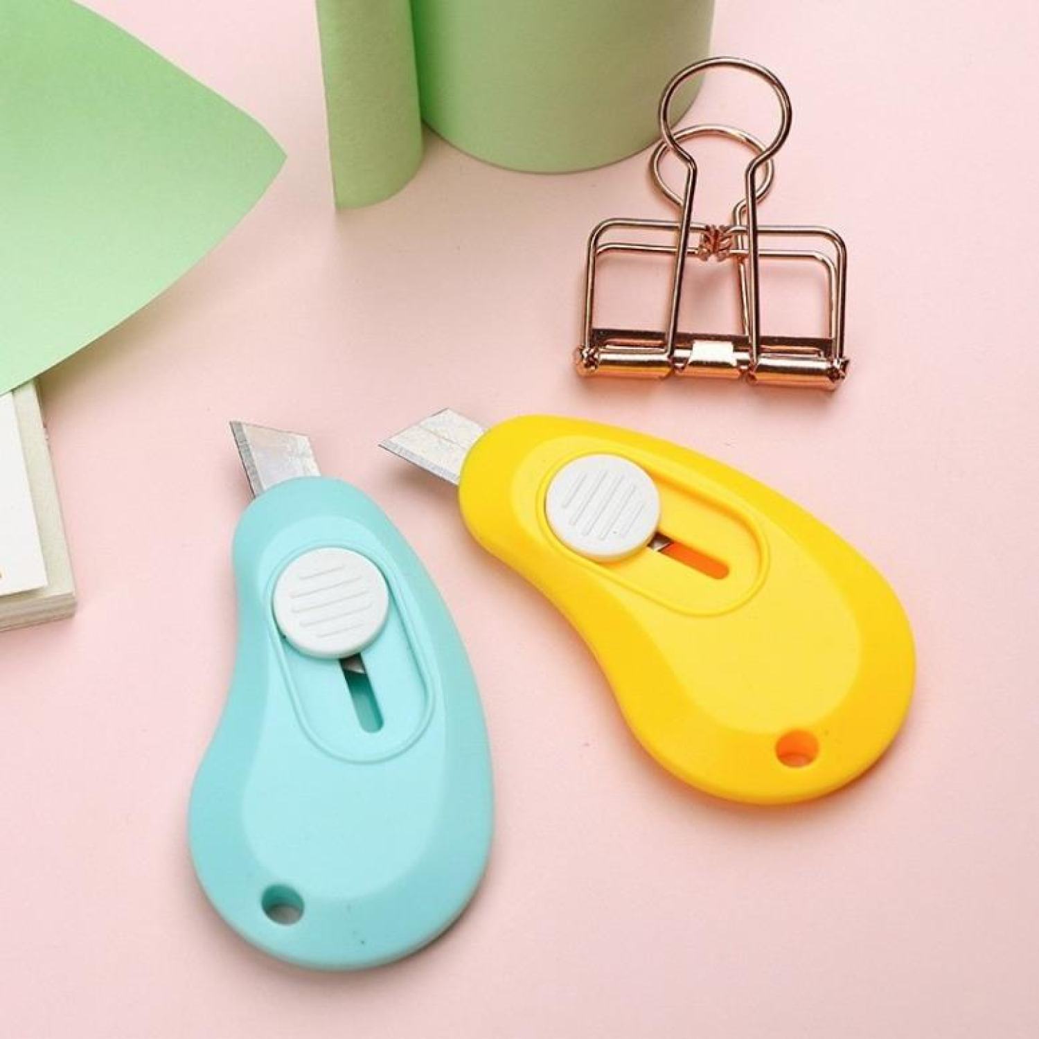 Dao rọc giấy mini quả bơ - dao rọc giấy mini hình quả bơ có nút bấm tự thu lưỡi dao nhiều màu