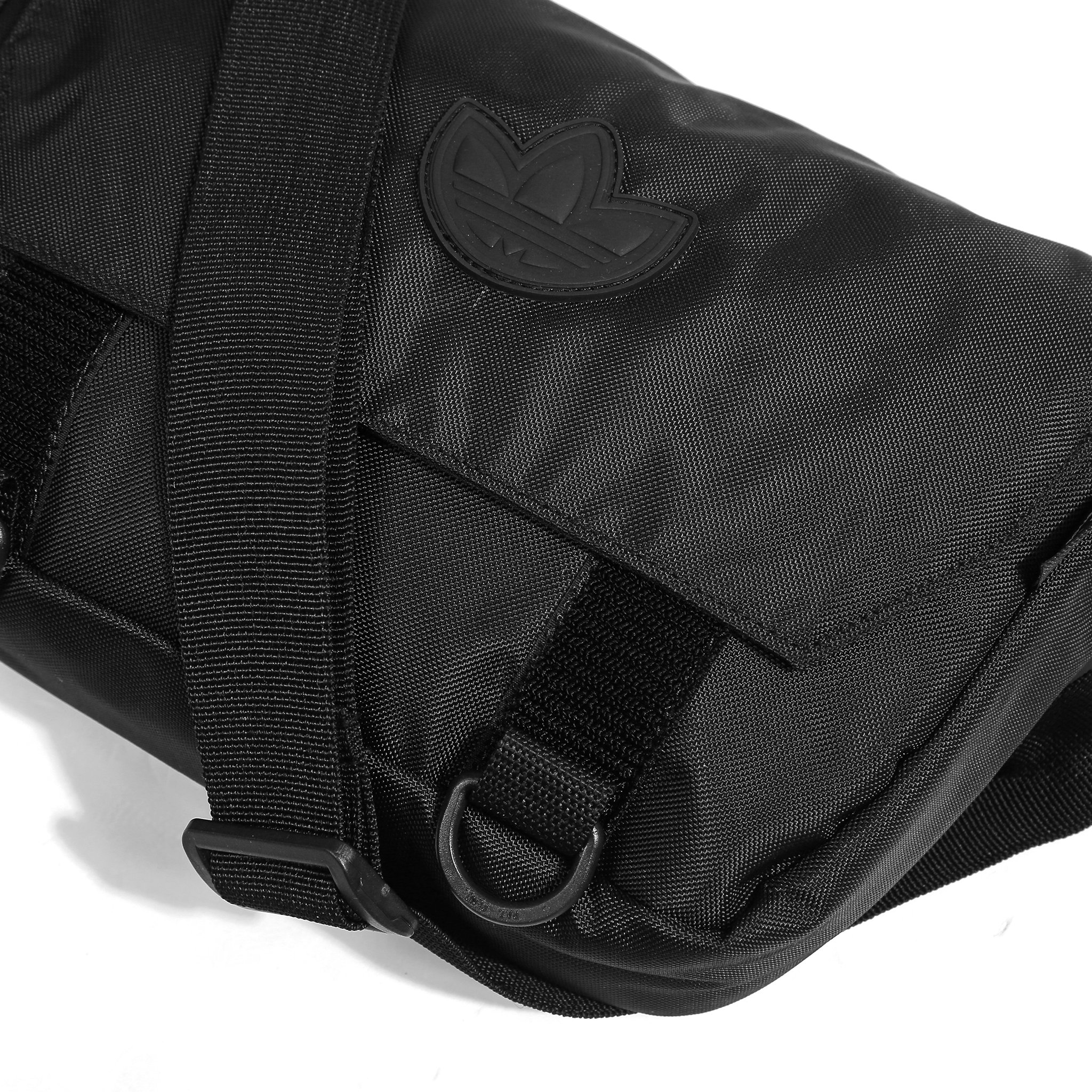 Cặp đeo chéo Adidas messenger basic dễ phối đồ chống nước đỉnh.