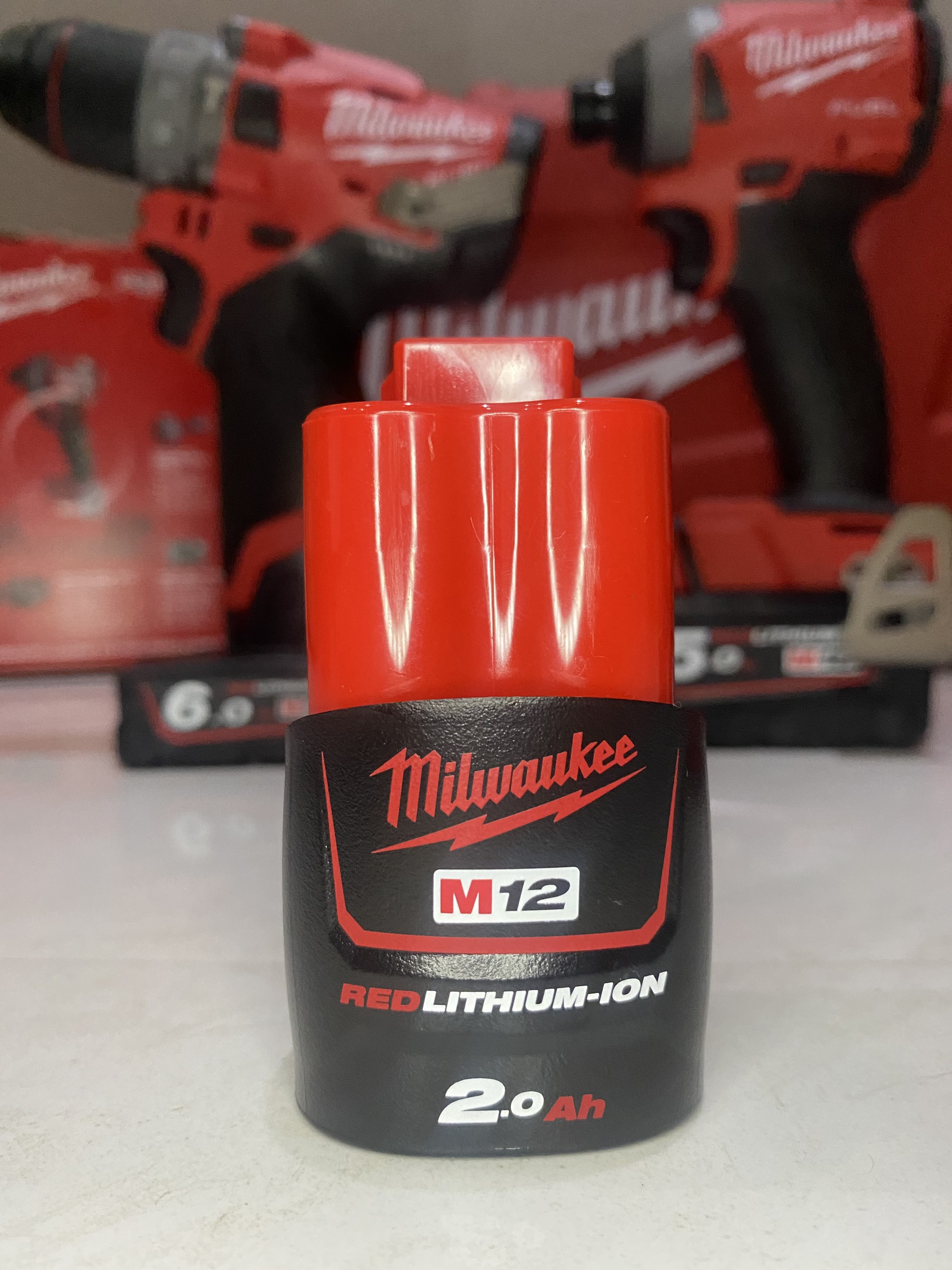 Pin Milwaukee 12V/2.0Ah REDLITHIUM-ION M12B2 (Pin Milwaukee 12V)