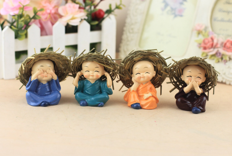 Bộ 4 chú tiểu đội nón rơm