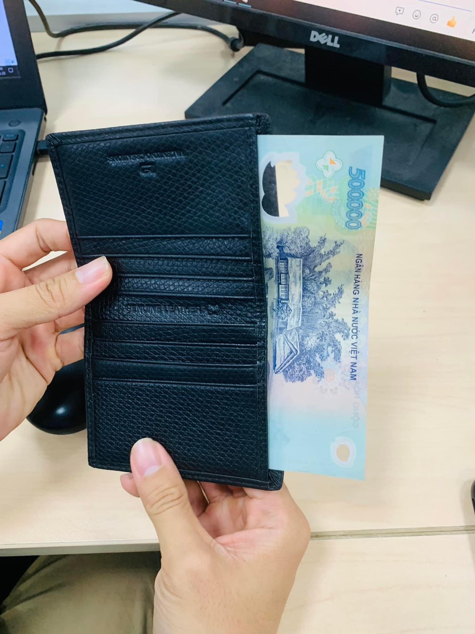 Ví Sần Gập Nam Dáng Đứng Valentino Fullbox