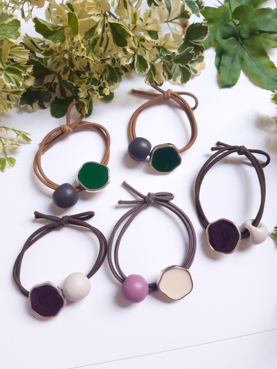 Cột tóc thời trang phong cách Hàn Quốc.