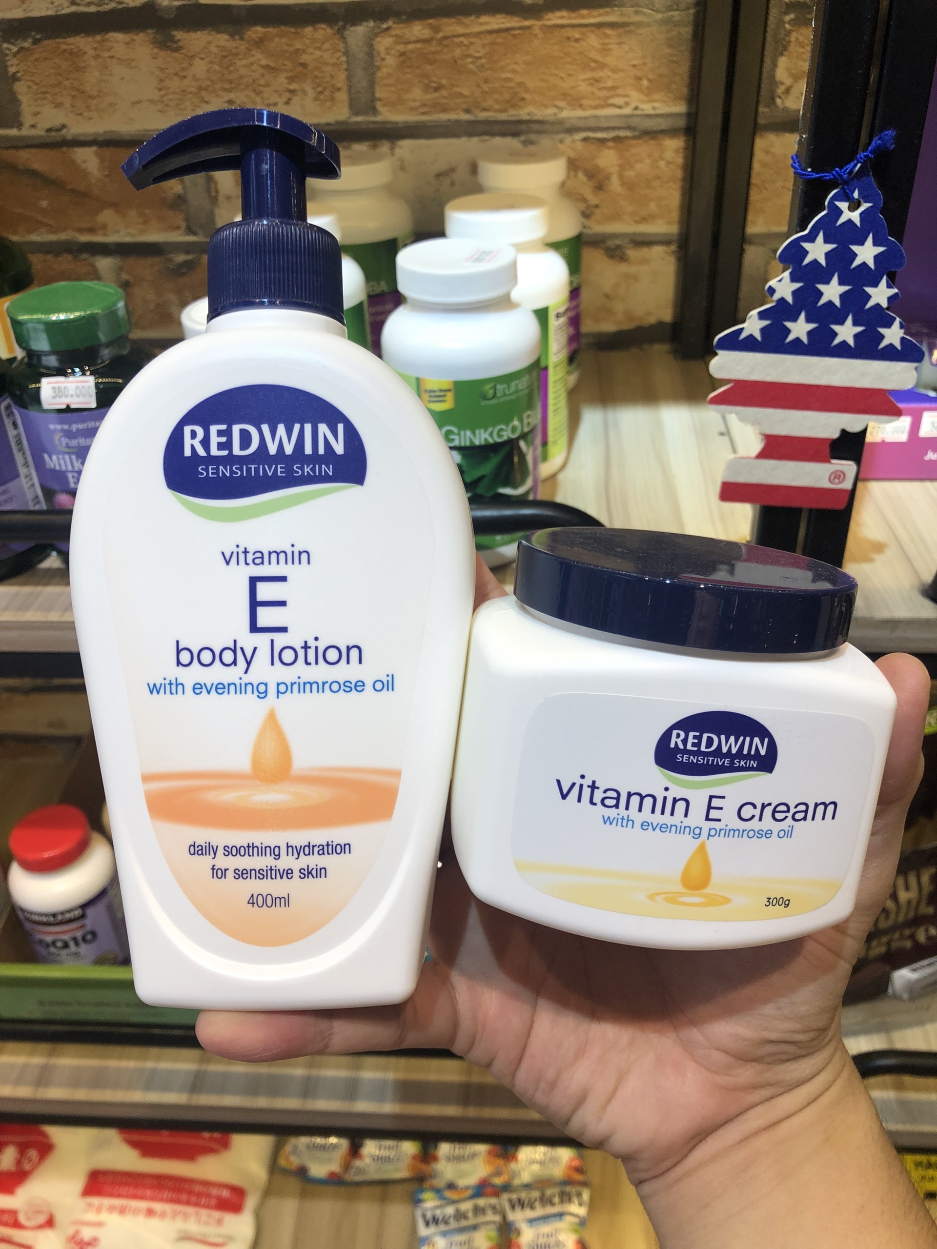 Kem Dưỡng Da Vitamin E Cream Redwin Dạng Vòi